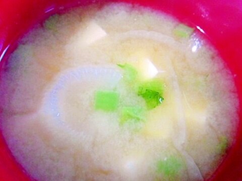 豆腐・大根葉・玉ねぎの味噌汁